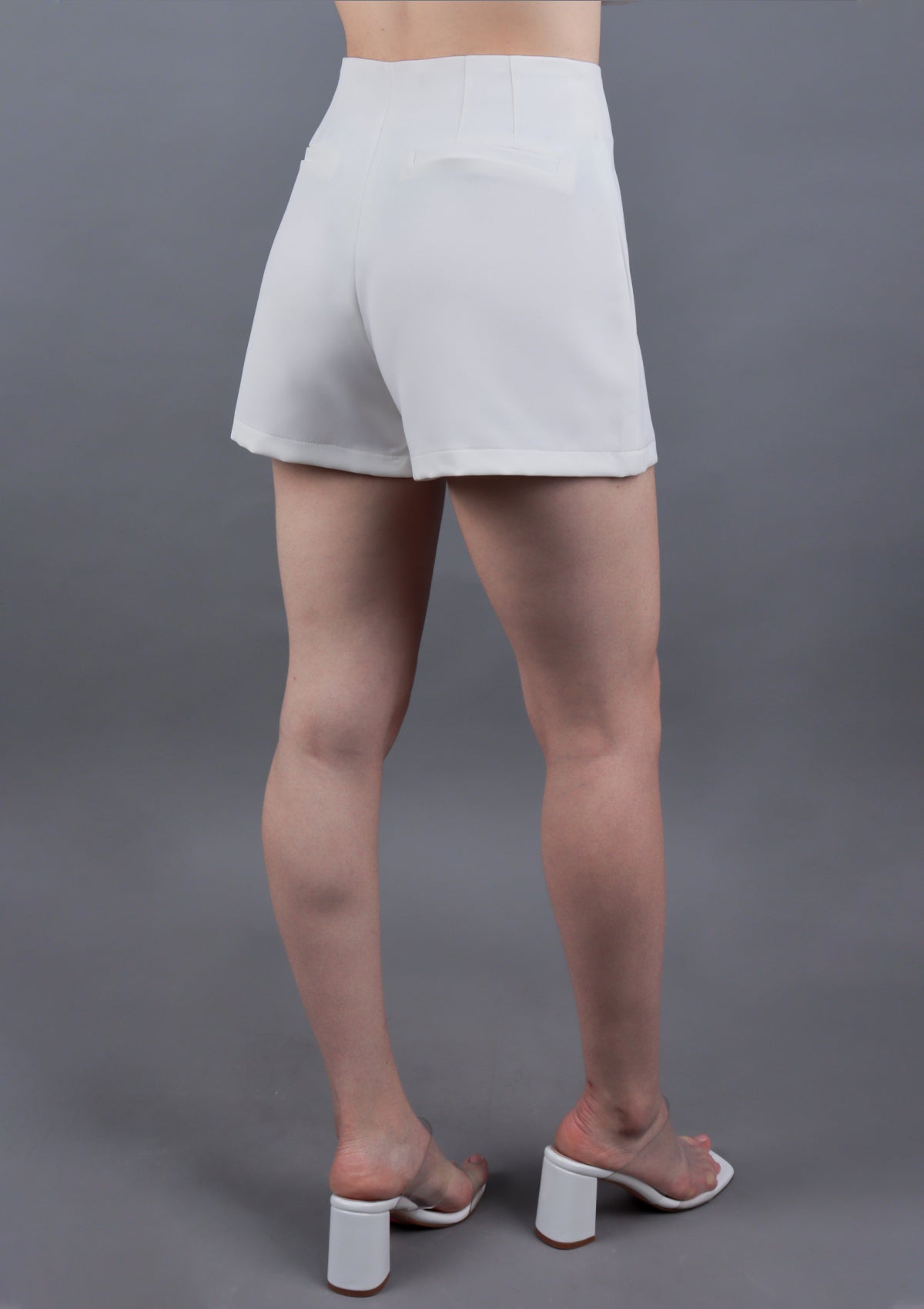ÚLTIMAS UNIDADES SHORT IRINNA